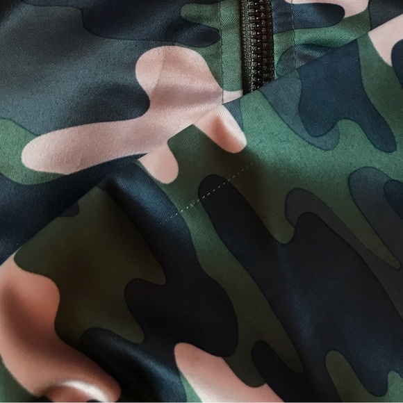 Girl’s Camo Bomber Jacket size 7/8 - Picture 2 of 12